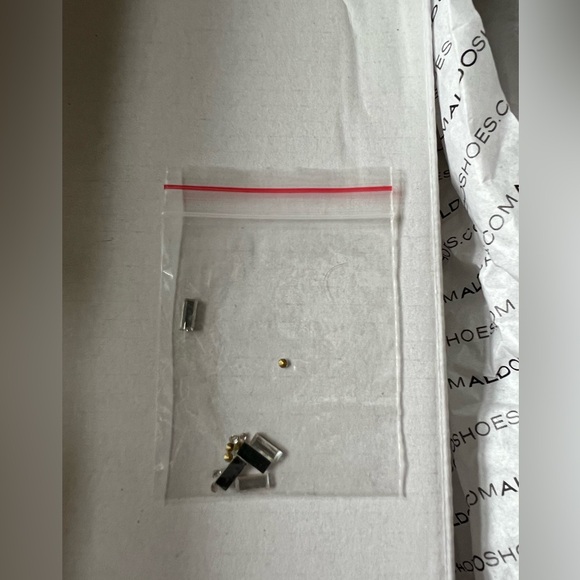 Aldo T-strap “Mazzorno” size 8.5 silver gem flat sandals. Excellent condition. - Picture 9 of 9